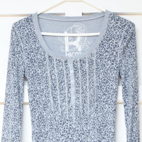 KIRRA Grey Leopard Print Long Sleeve Henley Thermal Shirt | Size M - Picture 3 of 7